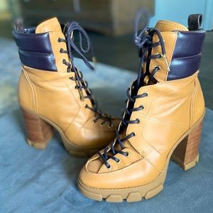 Micheal Kors Boots 7.5